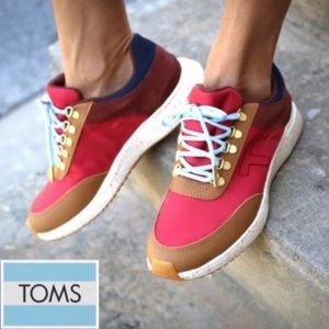 Toms Arroyo Waterproof Poinsettia Techy Sneakers Size 9